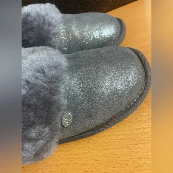 J.U.S.T Sheepskin Slippers - Size  small 5-6 - Picture 3 of 12